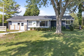 Hickory Cottage - Short distance to downtown, beaches, and breweries